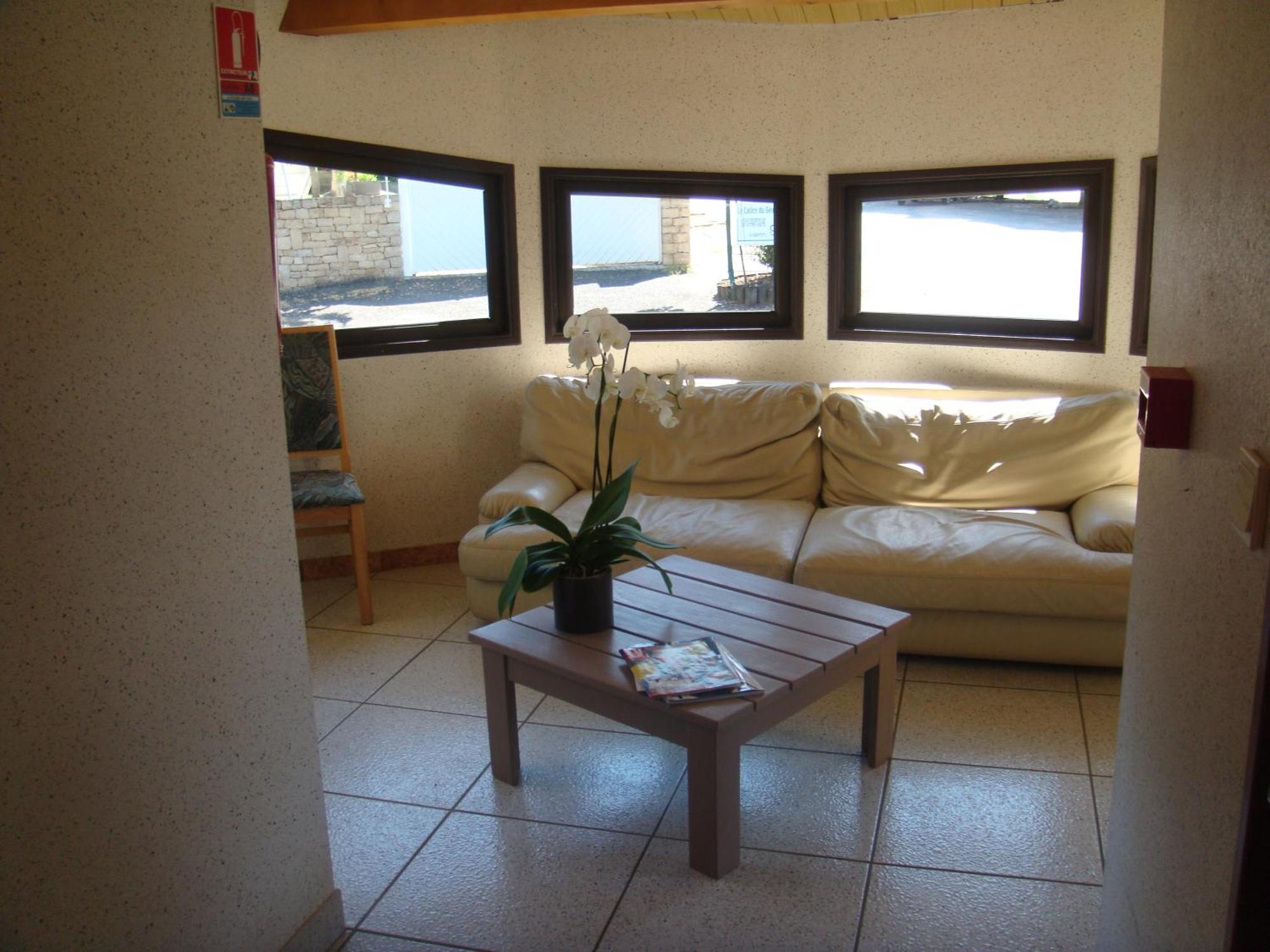 בנסאק Hotel-Restaurant Le Calice Du Gevaudan - A75 מראה חיצוני תמונה