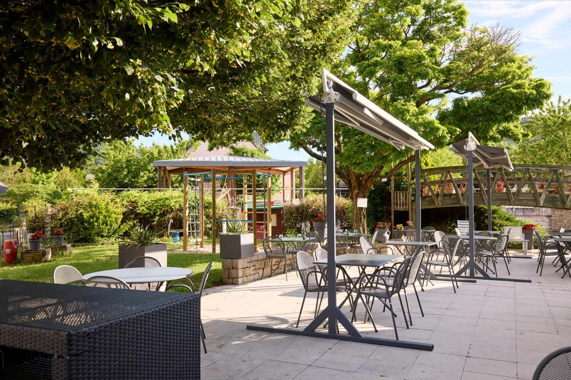 בנסאק Hotel-Restaurant Le Calice Du Gevaudan - A75 מראה חיצוני תמונה