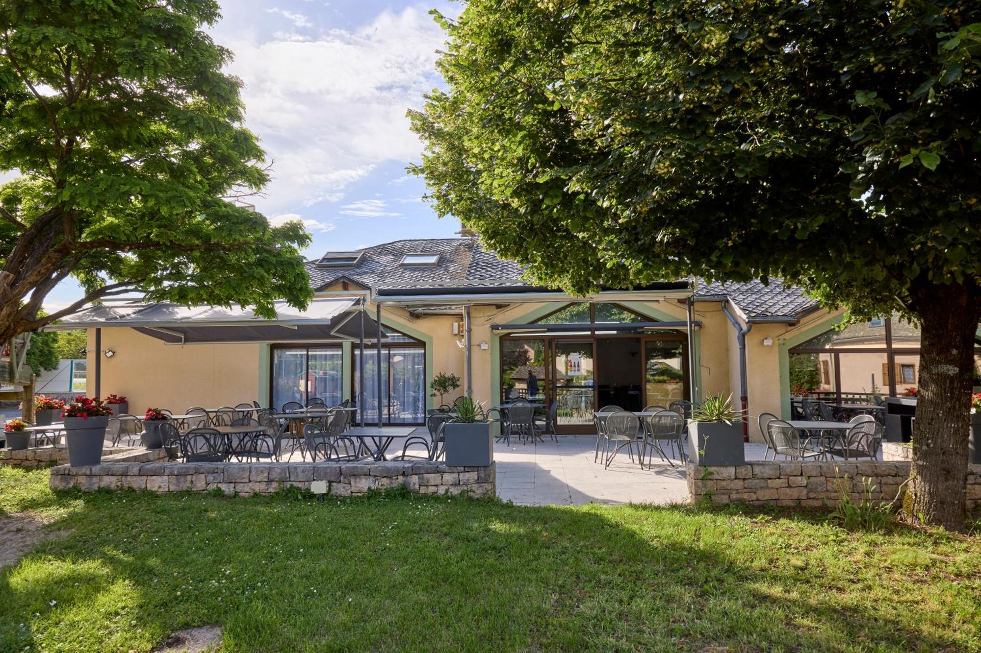 בנסאק Hotel-Restaurant Le Calice Du Gevaudan - A75 מראה חיצוני תמונה