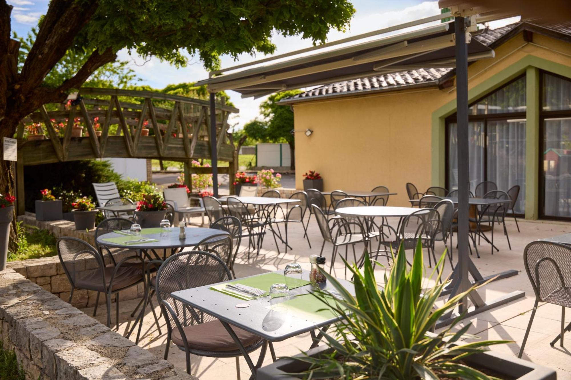 בנסאק Hotel-Restaurant Le Calice Du Gevaudan - A75 מראה חיצוני תמונה
