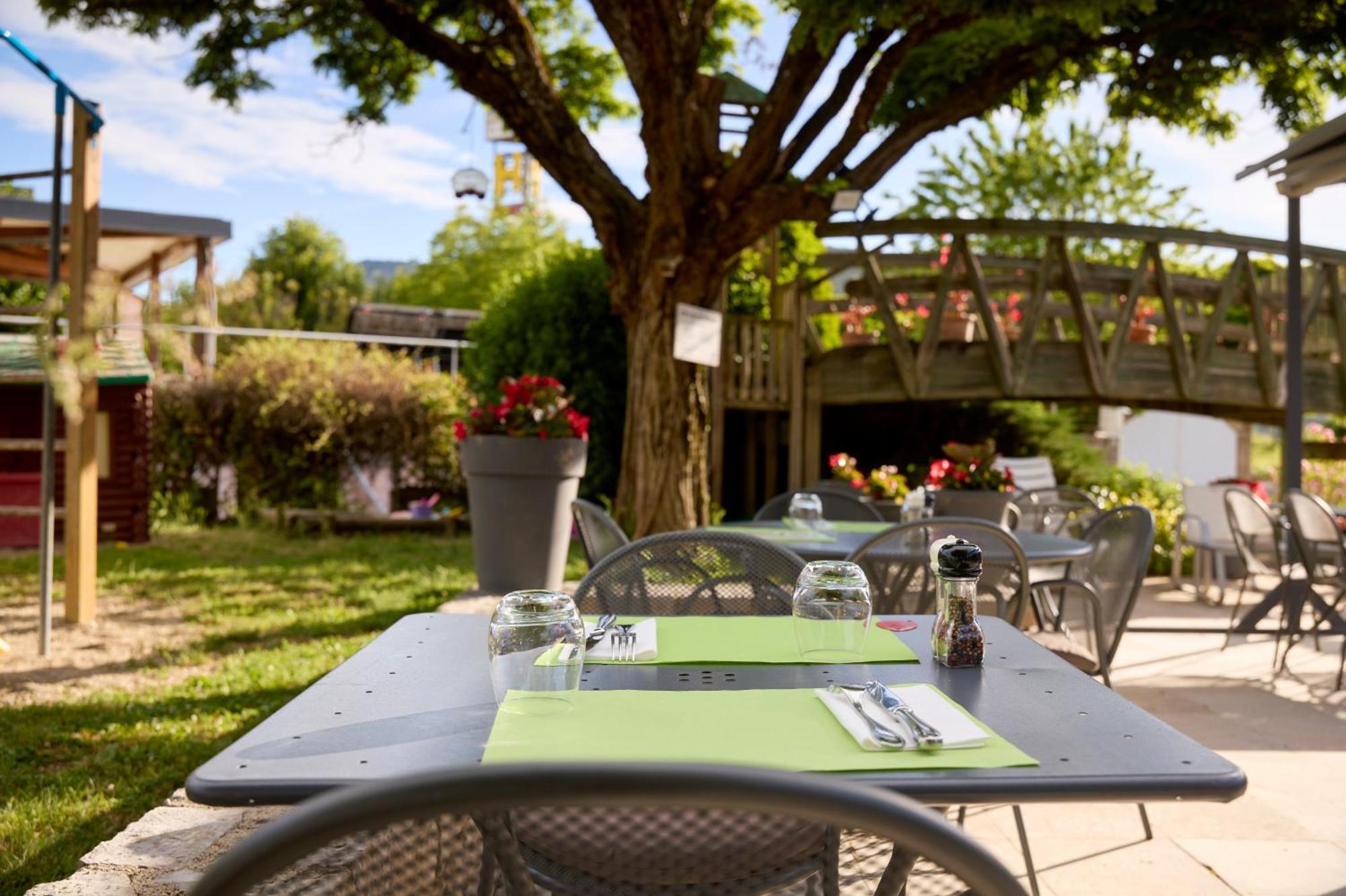 בנסאק Hotel-Restaurant Le Calice Du Gevaudan - A75 מראה חיצוני תמונה