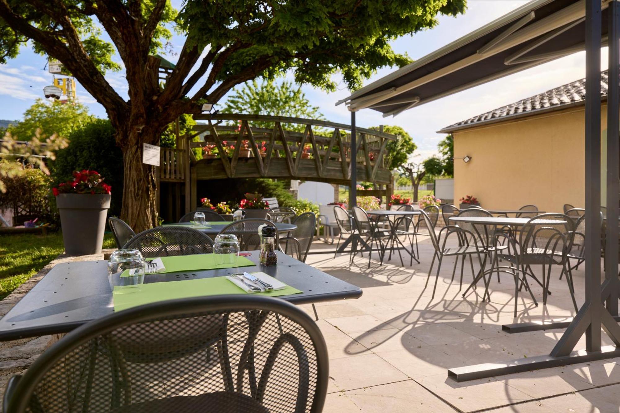 בנסאק Hotel-Restaurant Le Calice Du Gevaudan - A75 מראה חיצוני תמונה