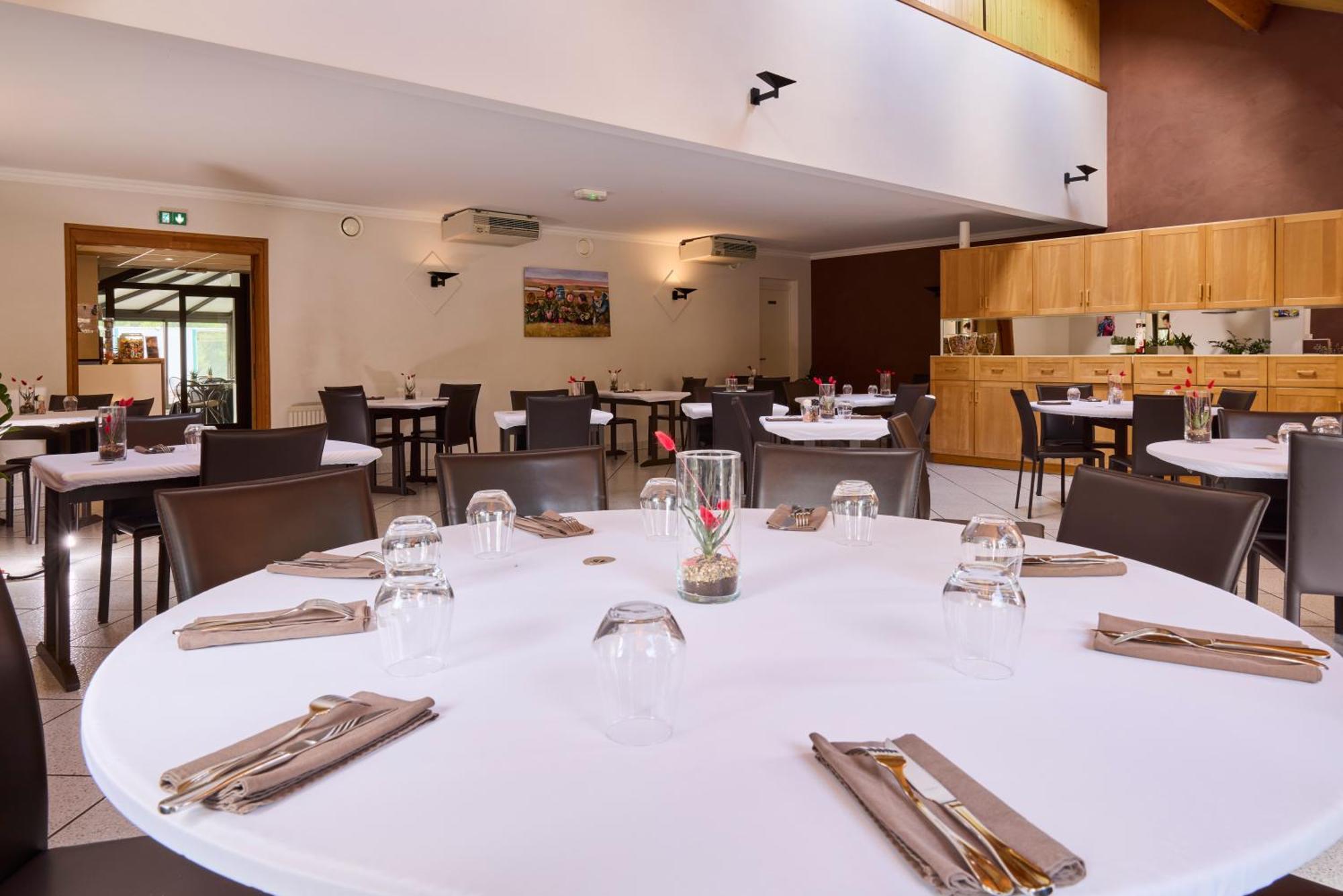 בנסאק Hotel-Restaurant Le Calice Du Gevaudan - A75 מראה חיצוני תמונה