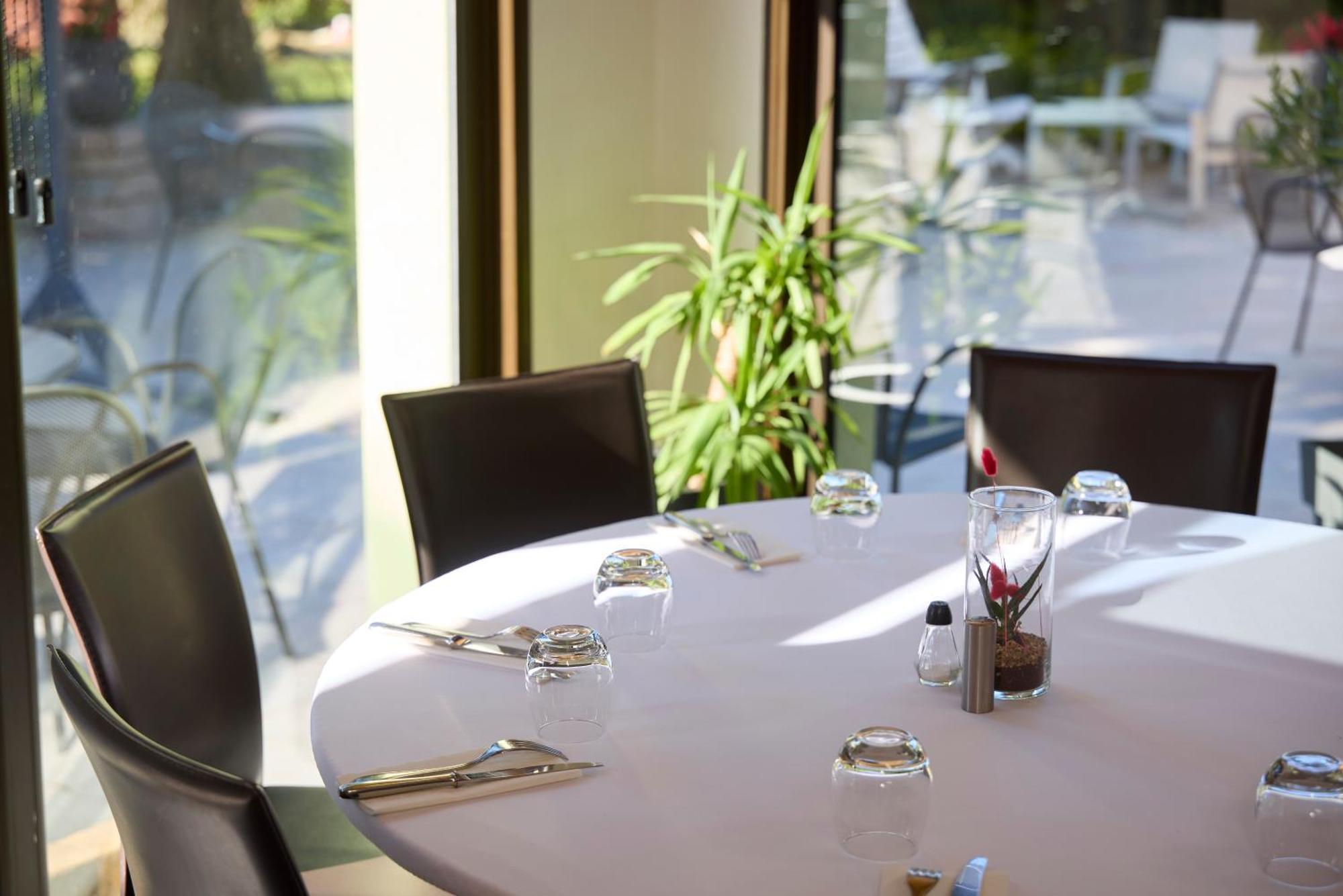 בנסאק Hotel-Restaurant Le Calice Du Gevaudan - A75 מראה חיצוני תמונה