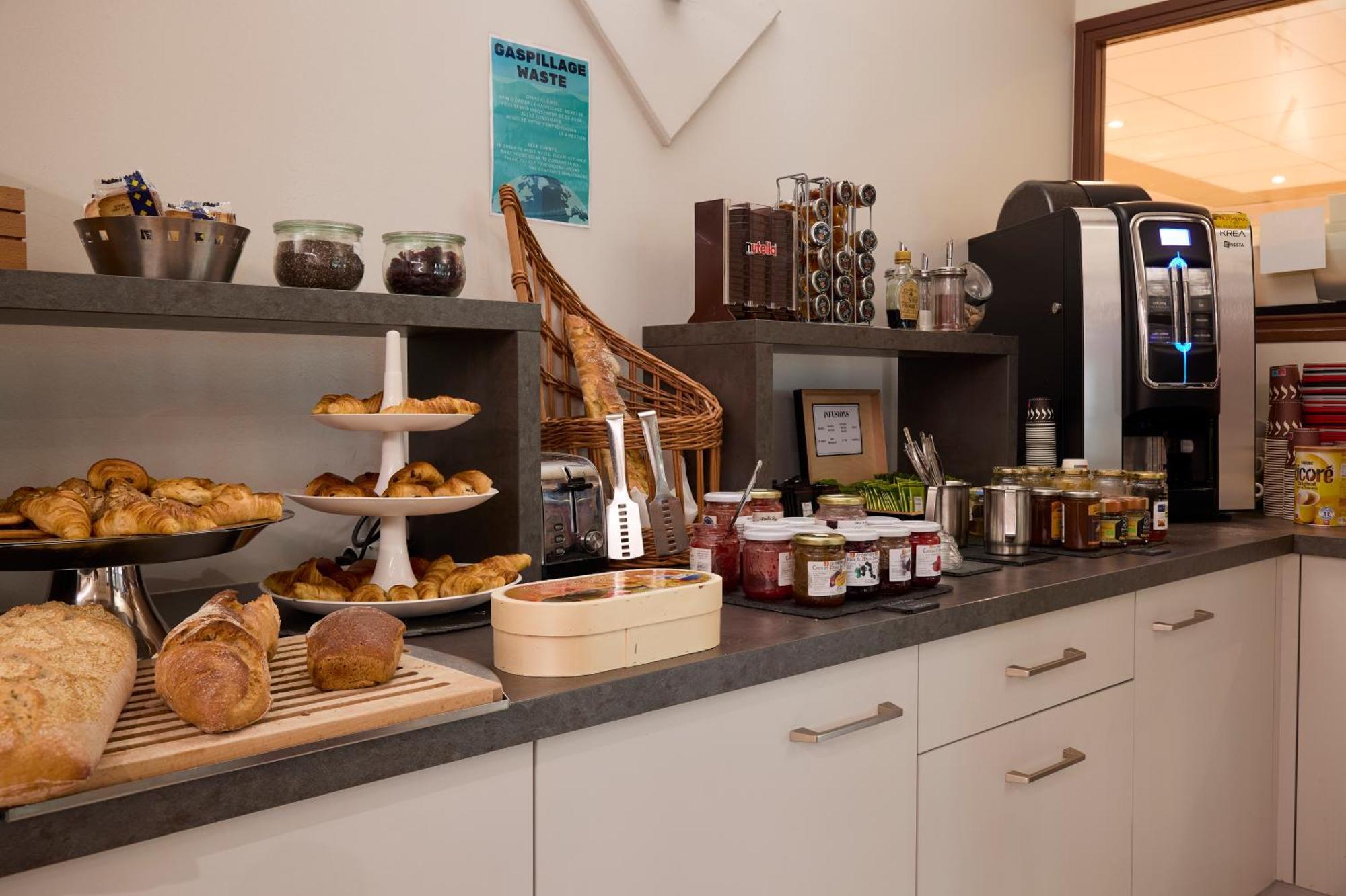 בנסאק Hotel-Restaurant Le Calice Du Gevaudan - A75 מראה חיצוני תמונה