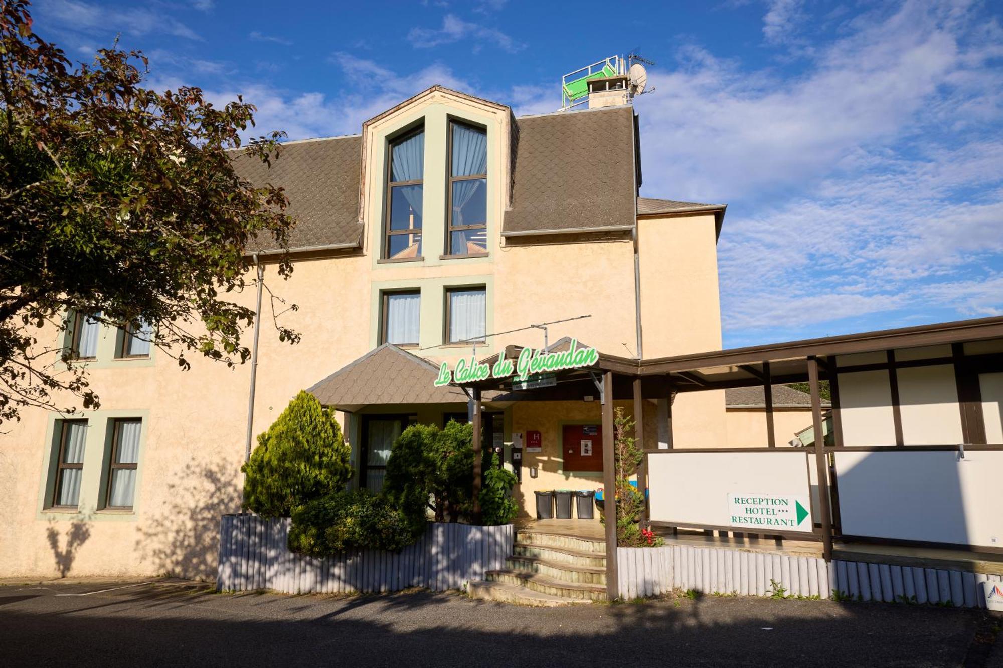 בנסאק Hotel-Restaurant Le Calice Du Gevaudan - A75 מראה חיצוני תמונה