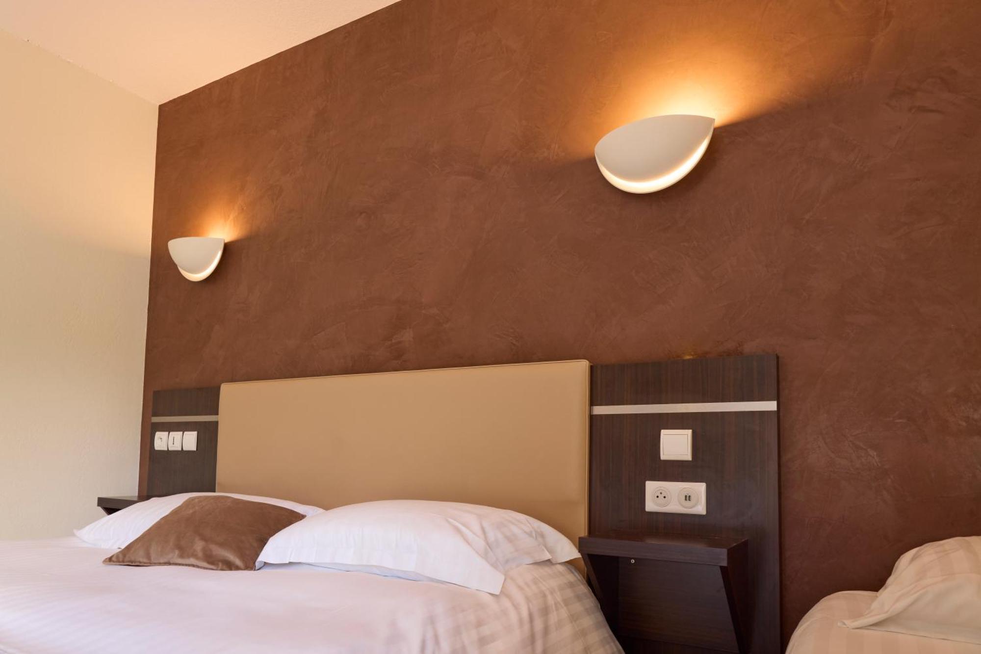 בנסאק Hotel-Restaurant Le Calice Du Gevaudan - A75 מראה חיצוני תמונה
