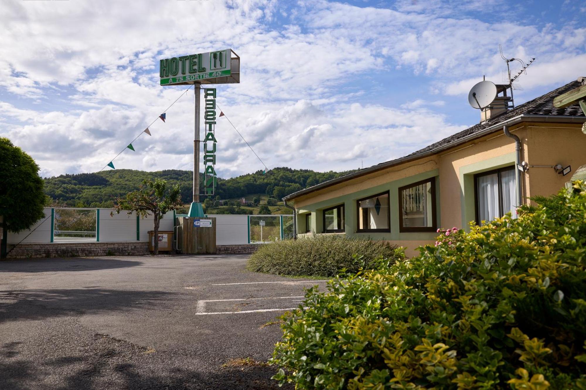 בנסאק Hotel-Restaurant Le Calice Du Gevaudan - A75 מראה חיצוני תמונה