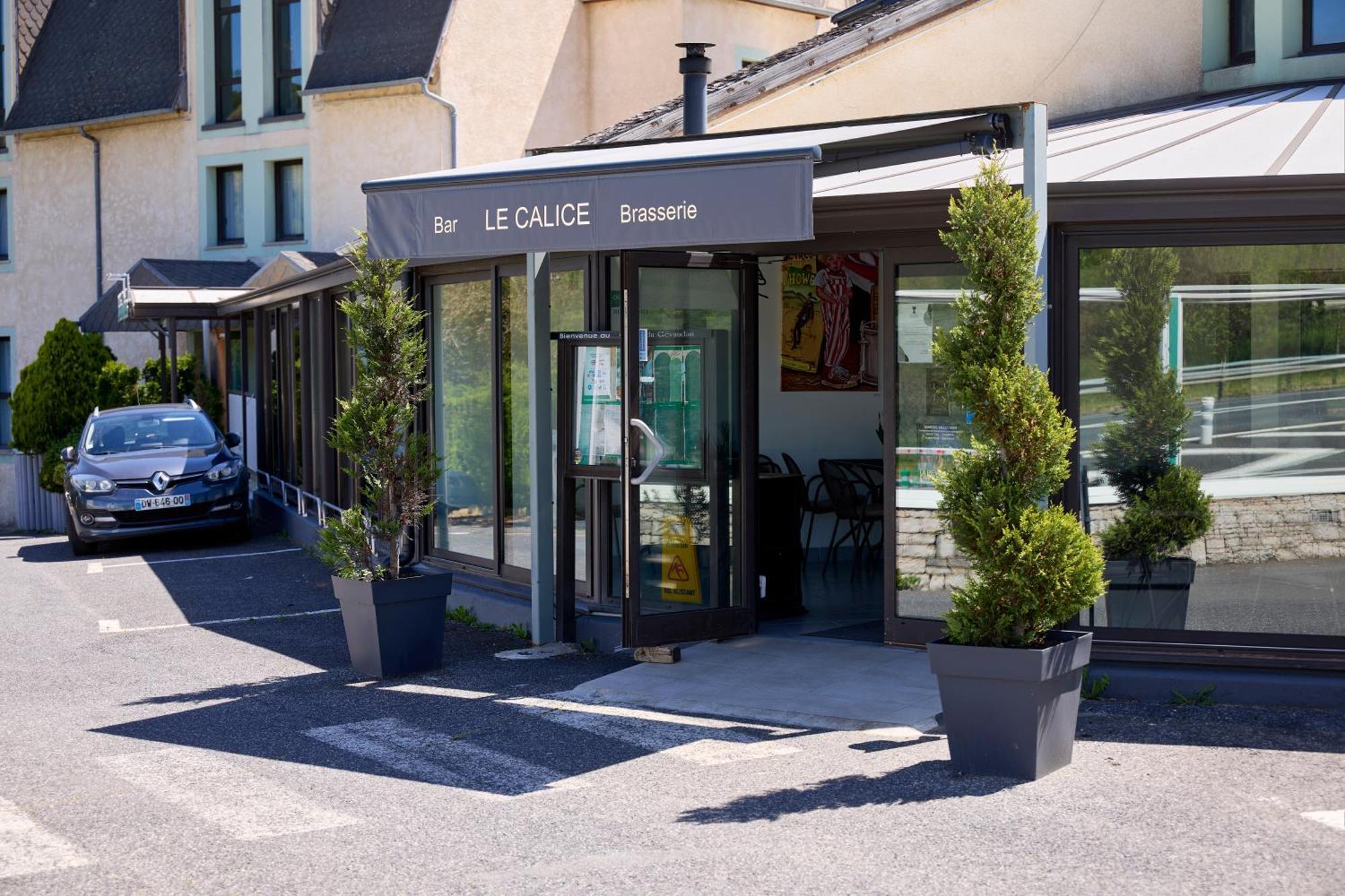 בנסאק Hotel-Restaurant Le Calice Du Gevaudan - A75 מראה חיצוני תמונה