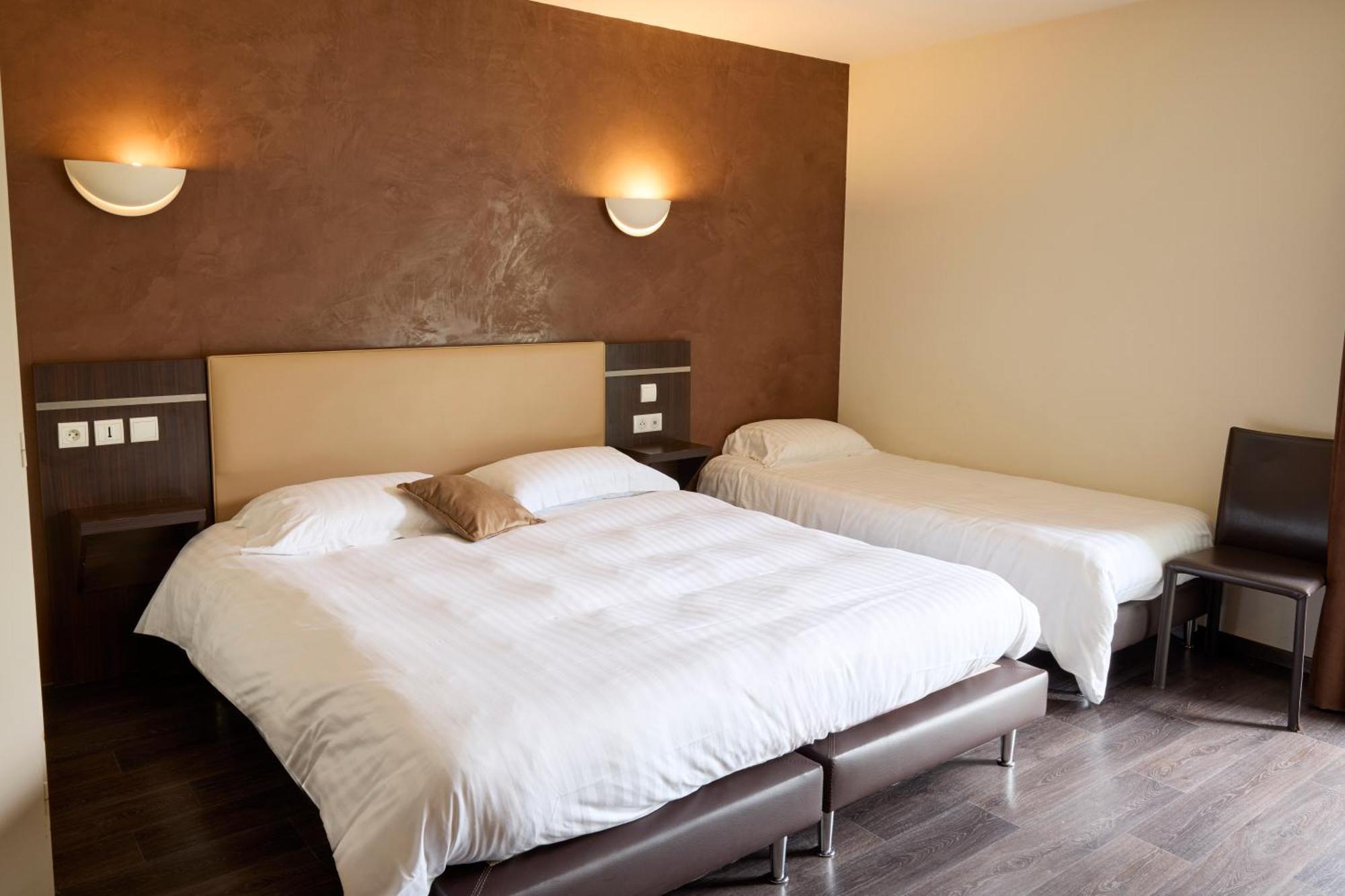 בנסאק Hotel-Restaurant Le Calice Du Gevaudan - A75 מראה חיצוני תמונה