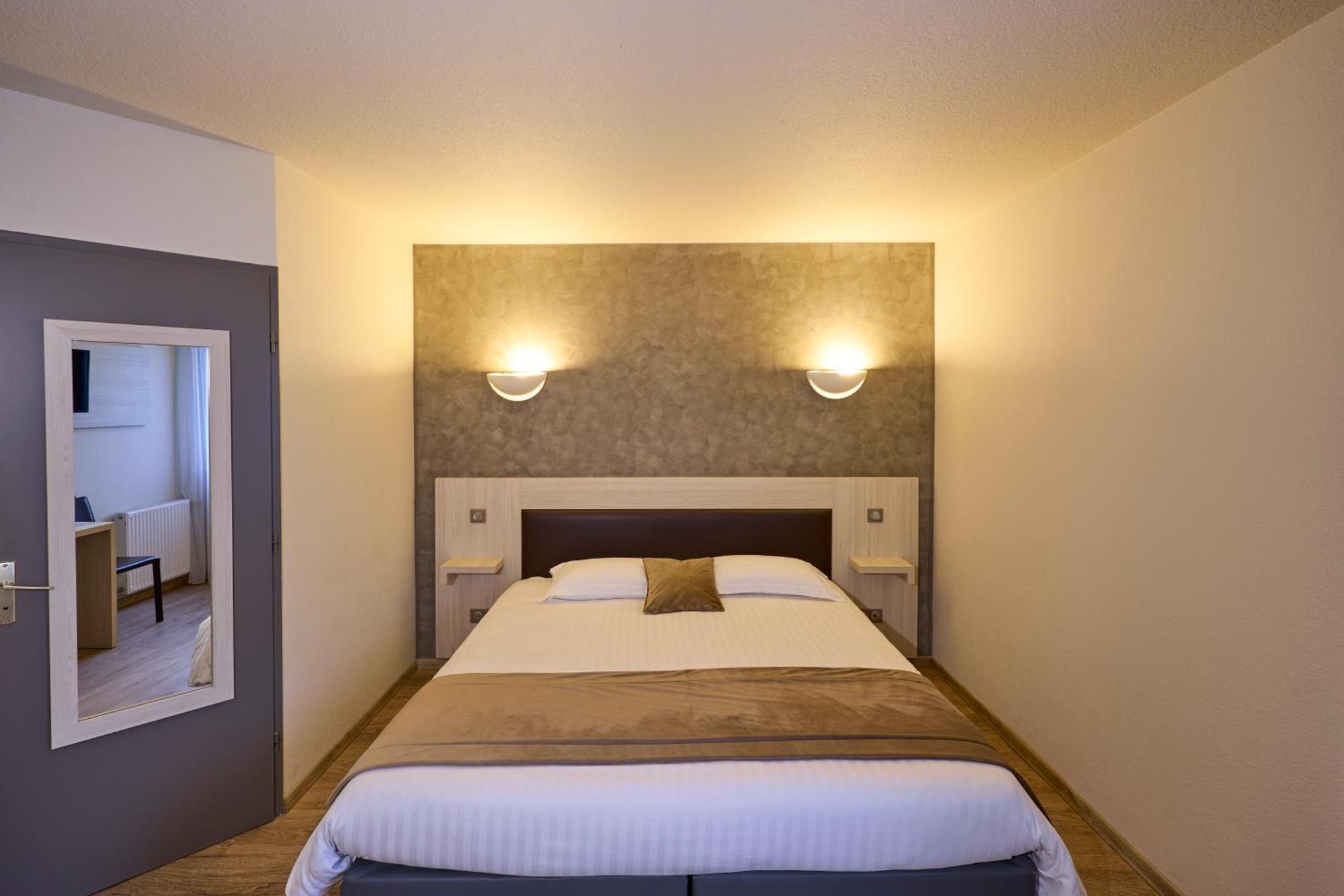 בנסאק Hotel-Restaurant Le Calice Du Gevaudan - A75 מראה חיצוני תמונה