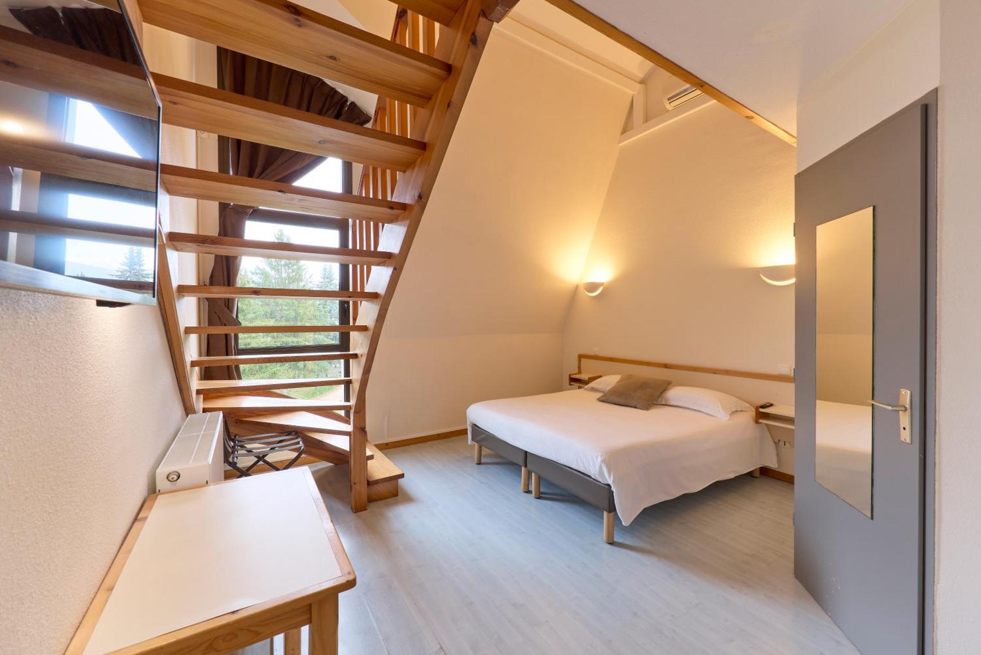 בנסאק Hotel-Restaurant Le Calice Du Gevaudan - A75 מראה חיצוני תמונה