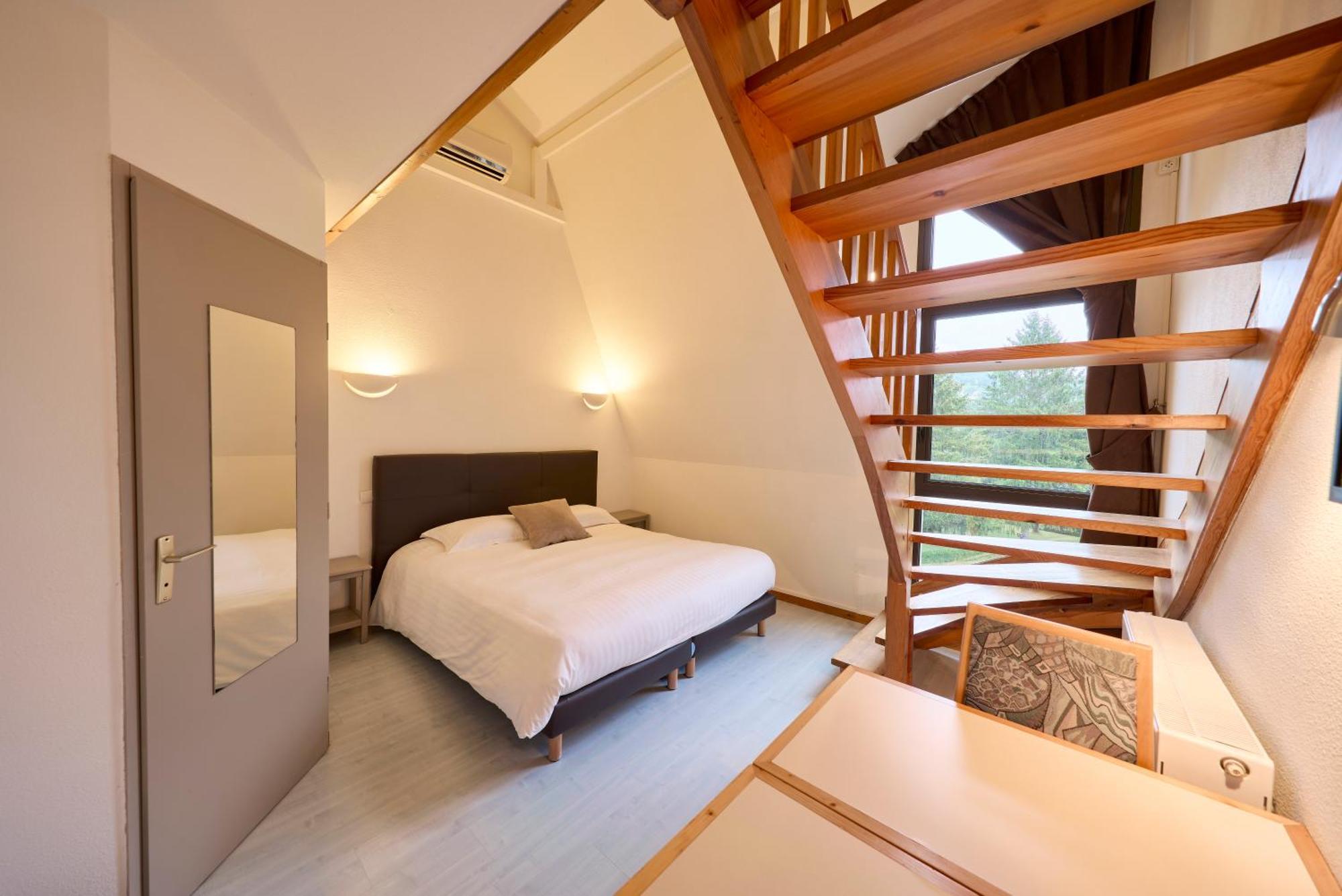 בנסאק Hotel-Restaurant Le Calice Du Gevaudan - A75 מראה חיצוני תמונה