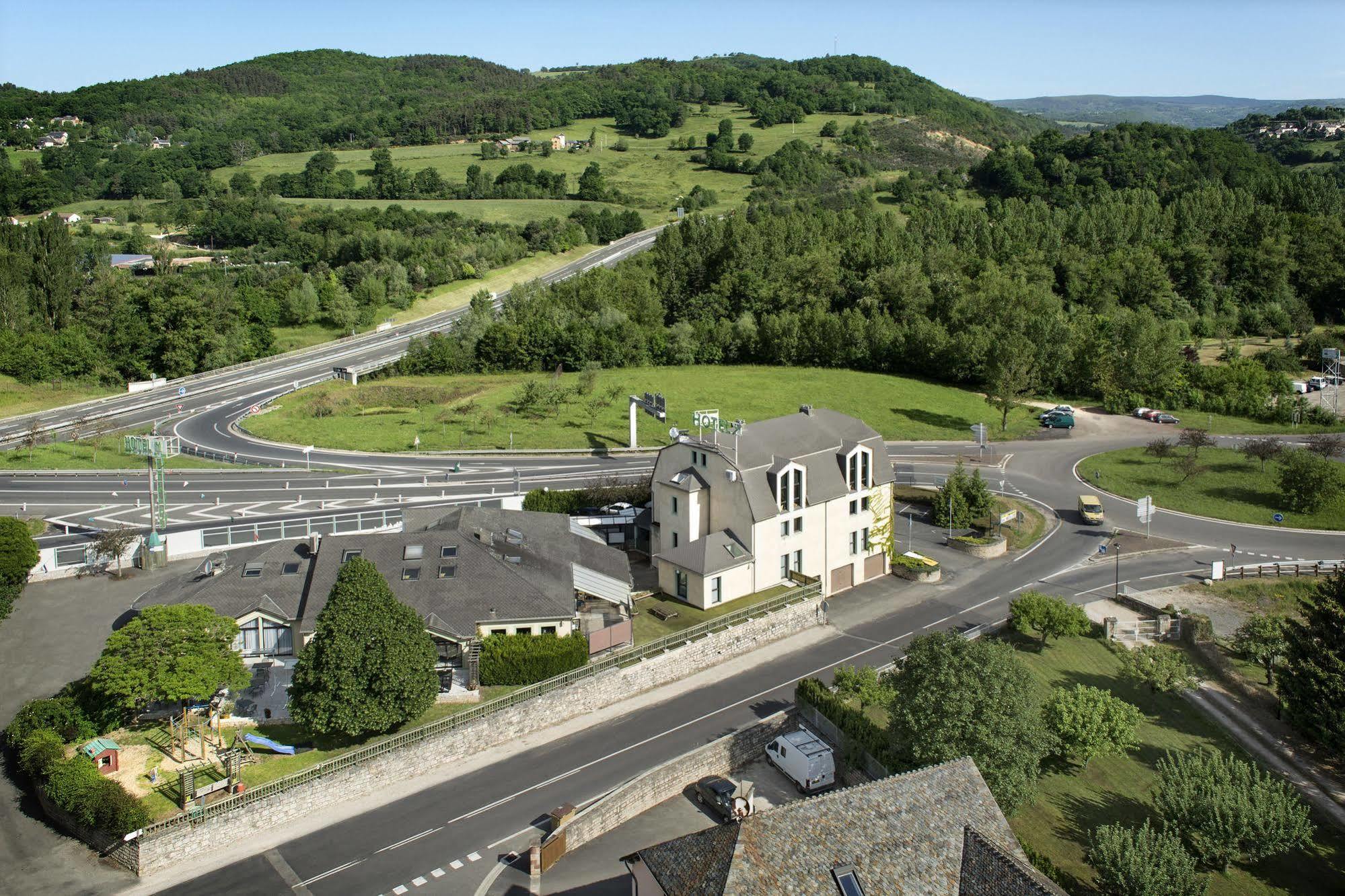 בנסאק Hotel-Restaurant Le Calice Du Gevaudan - A75 מראה חיצוני תמונה